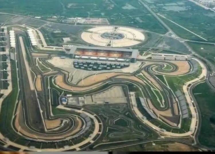 “F1 Chaos Incoming?” China’s Grand Prix Has a Brutal 1.2 km Straight — Why the New Regulations Could Turn Shanghai Into the Most Shocking Race of the Season